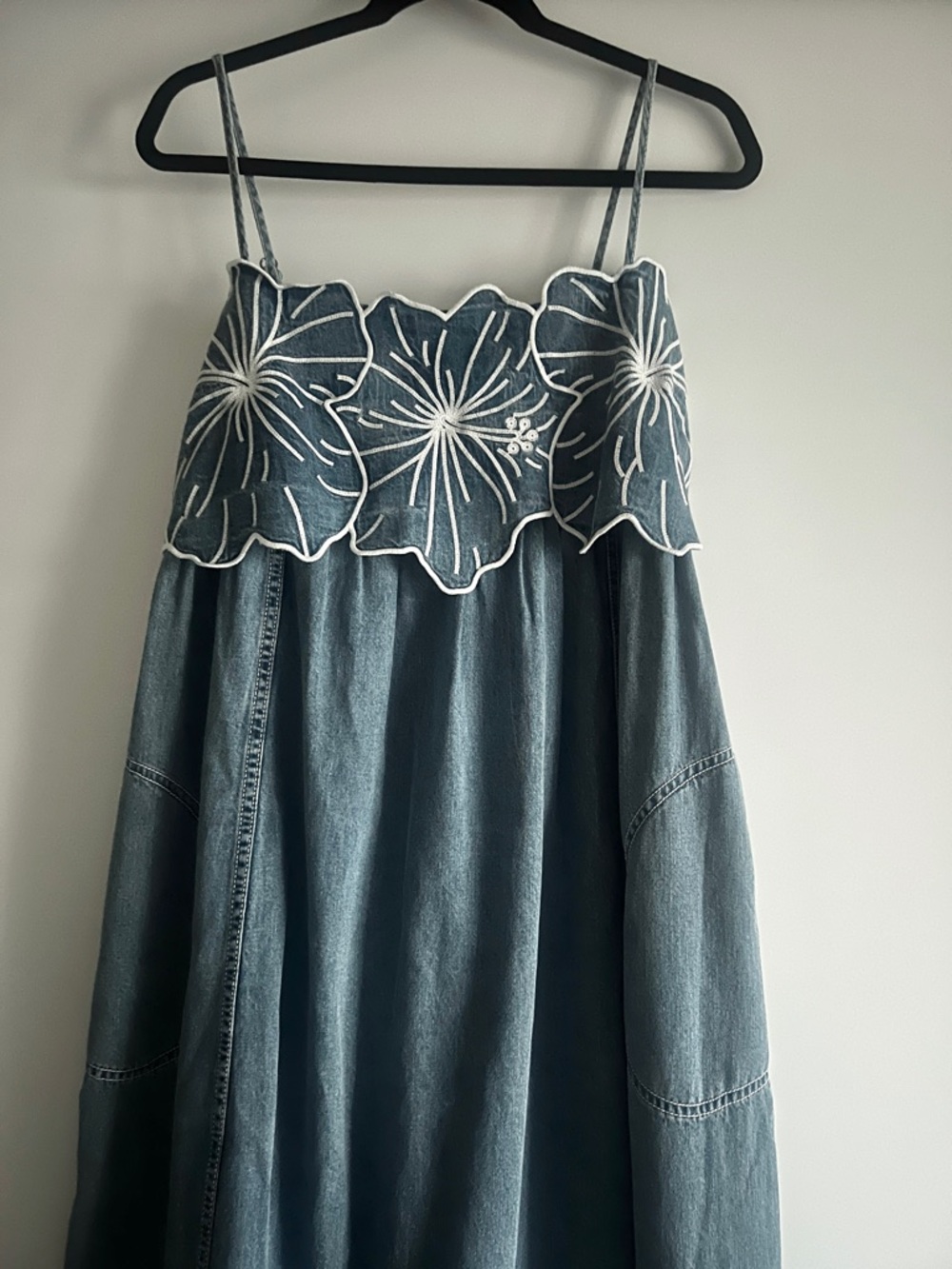 Anthropologie Pilcro Light Denim Floral Appliqué Maxi Dress Size Medium NWT - Picture 7 of 12